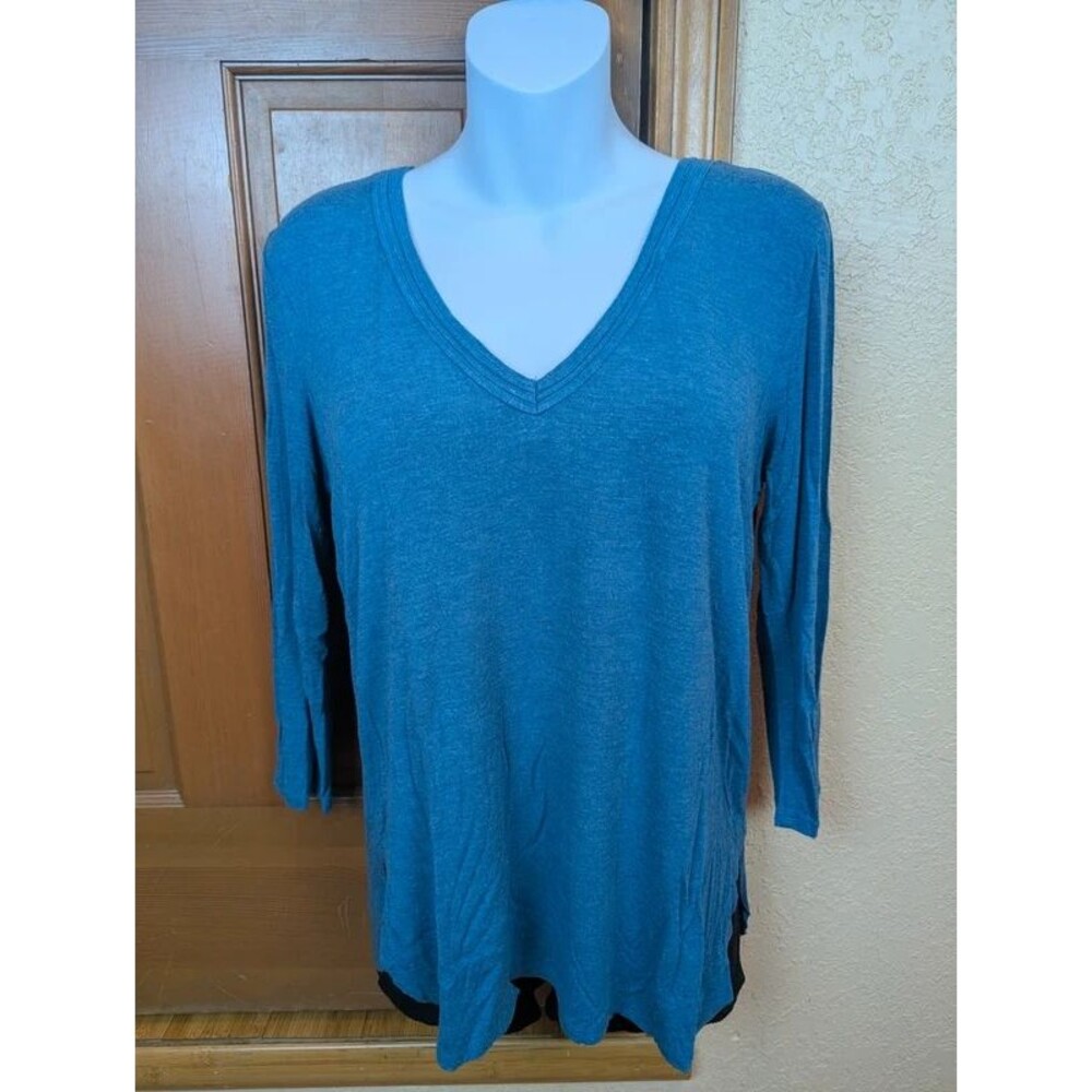 Split Hem 3/4 Length Sleeve V Collar Tee in Blue Sz. S